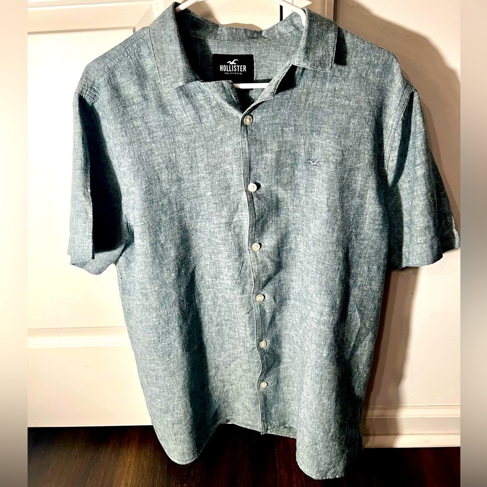 Hollister short sleeve button down